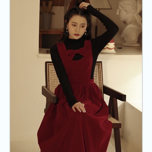 喵吉复古内搭小个子中长款显瘦设计感红色丝绒背带连衣裙女秋冬厚
