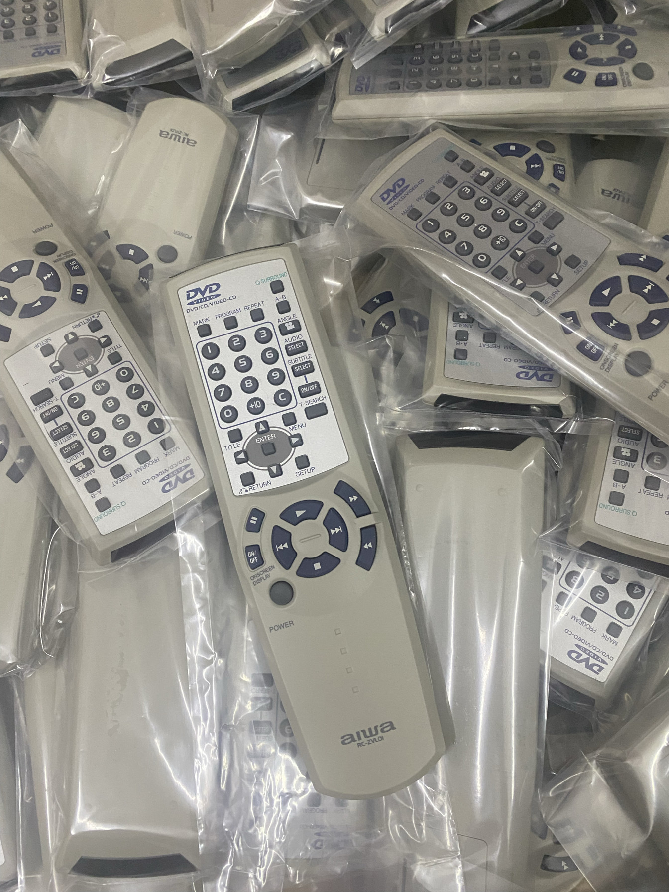 适合接近全新爱华 DVD影碟机音响遥控器：RC- ZVLOI