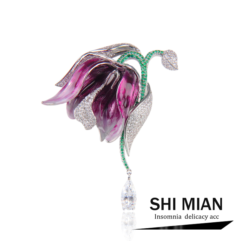 精致珐琅彩微镶锆石紫莲花胸针女气质奢华感西装大衣别针胸花配饰