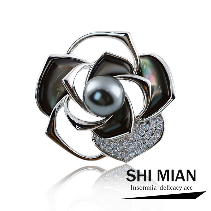 优雅山茶花天然母贝珍珠胸针女小众高档胸花气质奢华西装别针配饰