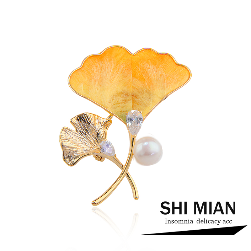 非遗绒花银杏叶胸针节日礼物