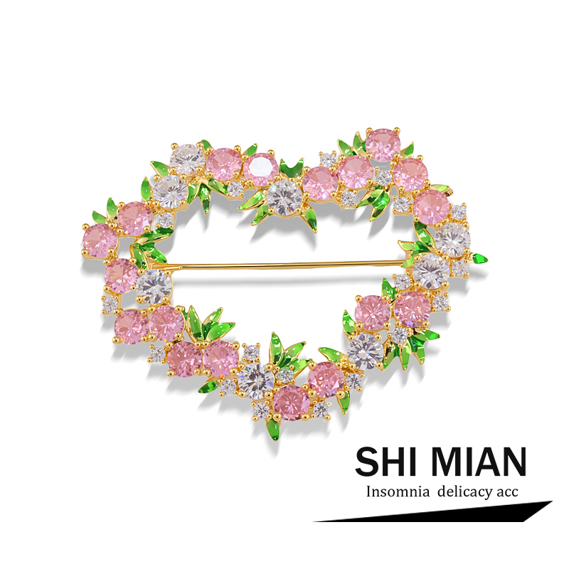 甜美粉色爱心百搭胸针