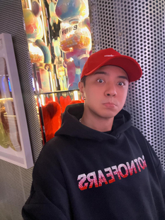 罗志祥 GOTNOFEARS 正品 星星渐层水钻装饰连帽上衣 男女同款