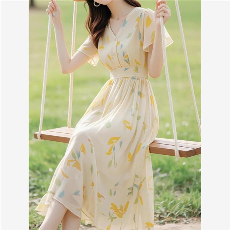 浪漫收腰碎花连衣裙女夏新款2025流行优雅海边约会气质连衣裙指环