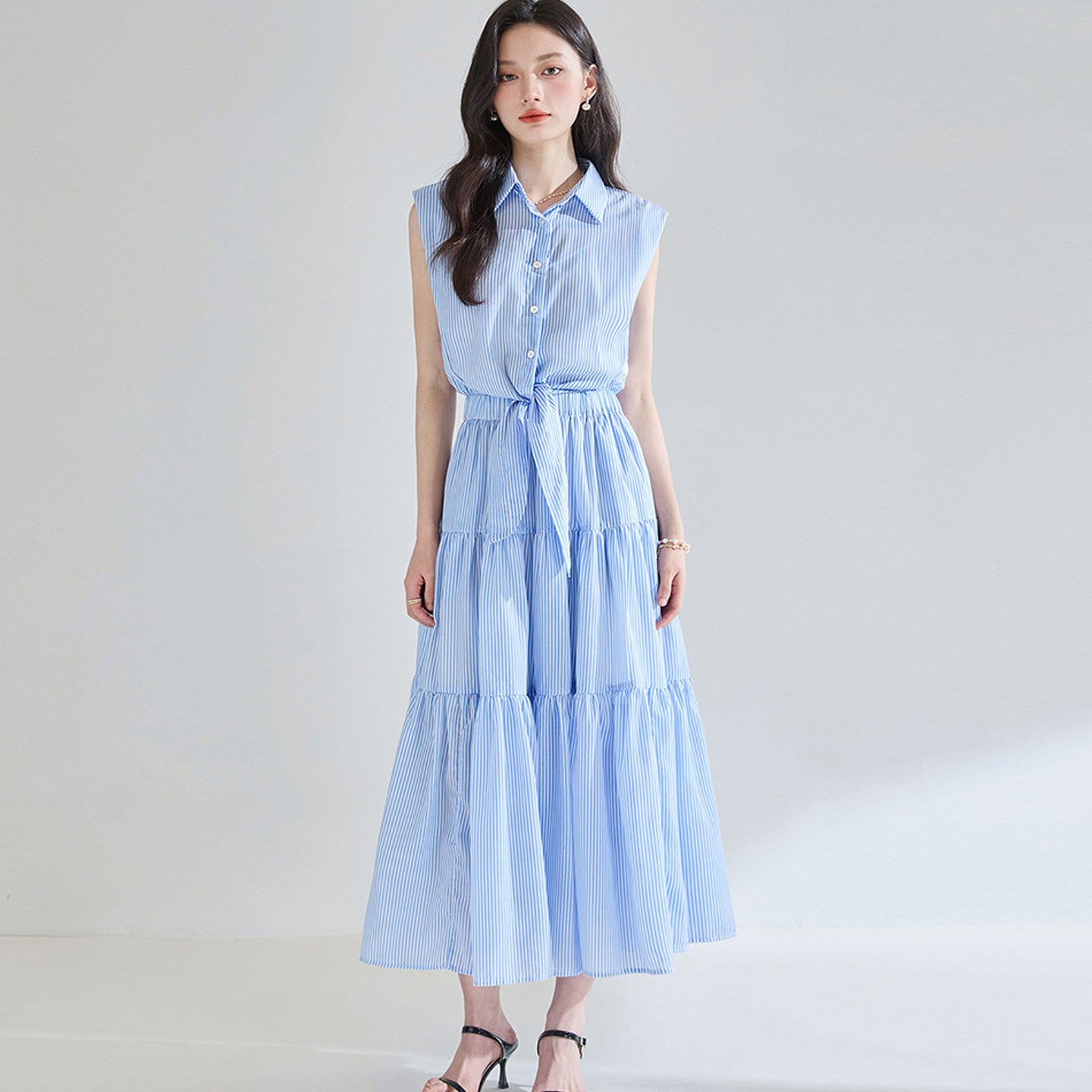 时尚气质翻领蓝白条纹系带收腰假两件长款大裙摆无袖衬衫连衣裙女