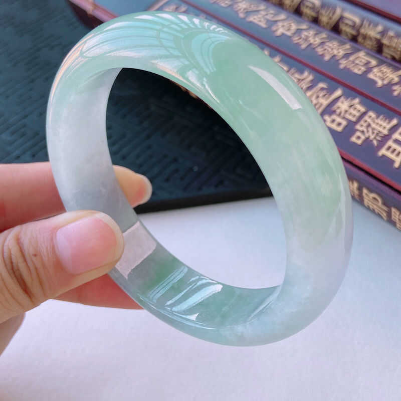 周大f福缅甸翡翠色手镯冰糯种浅绿油青玉镯手镯飘花阳绿女款送人