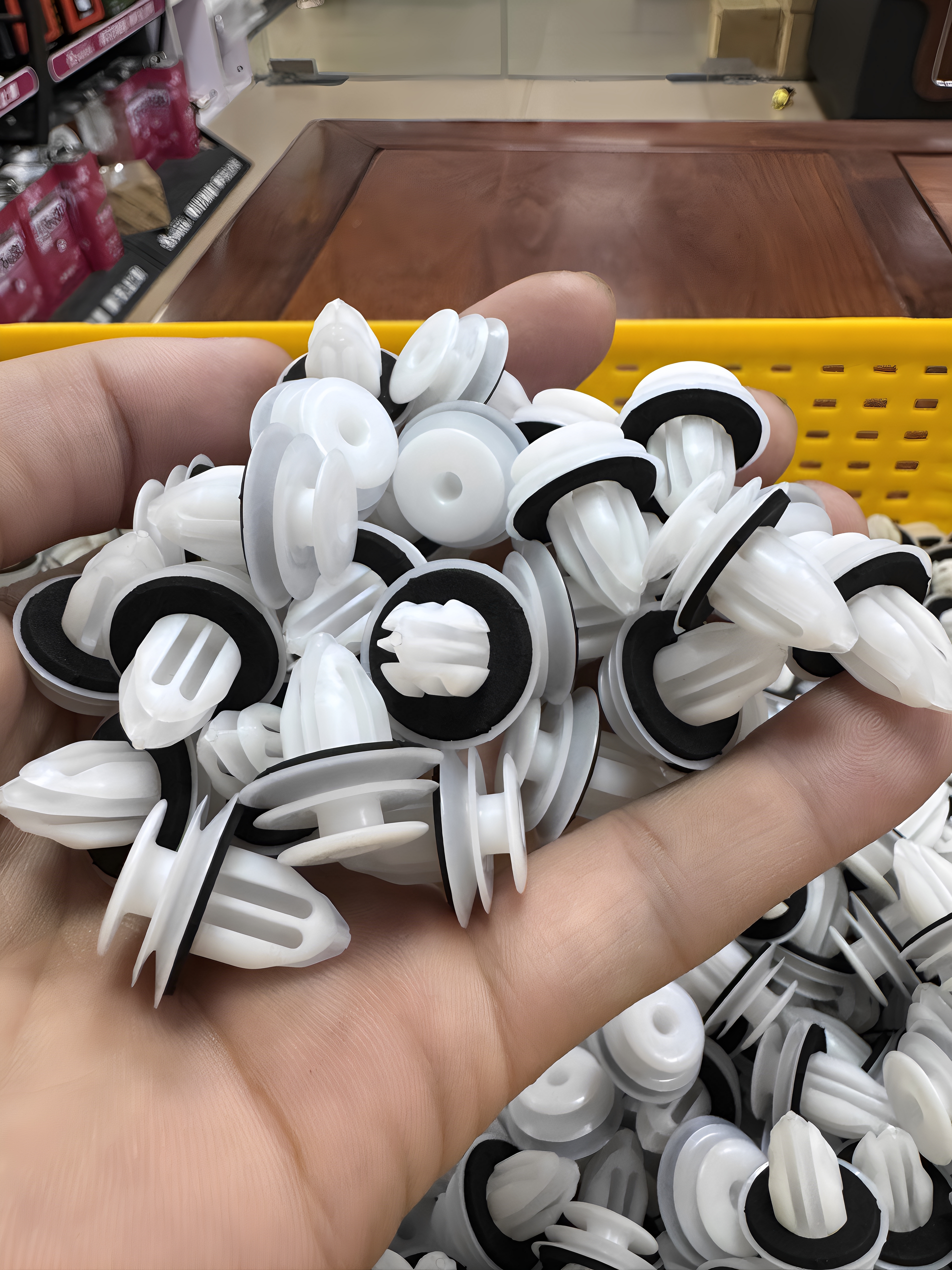适配丰田凯美瑞卡罗拉霸道RAV4皇冠锐志花冠车门内饰板门板卡扣