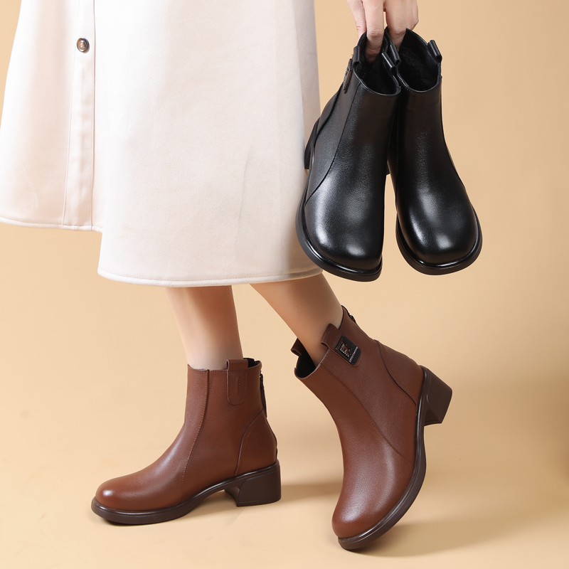 时尚大码百搭单靴稳重不累脚防滑