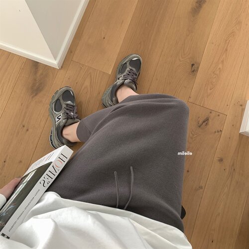 显瘦时髦垂感高腰直筒裙