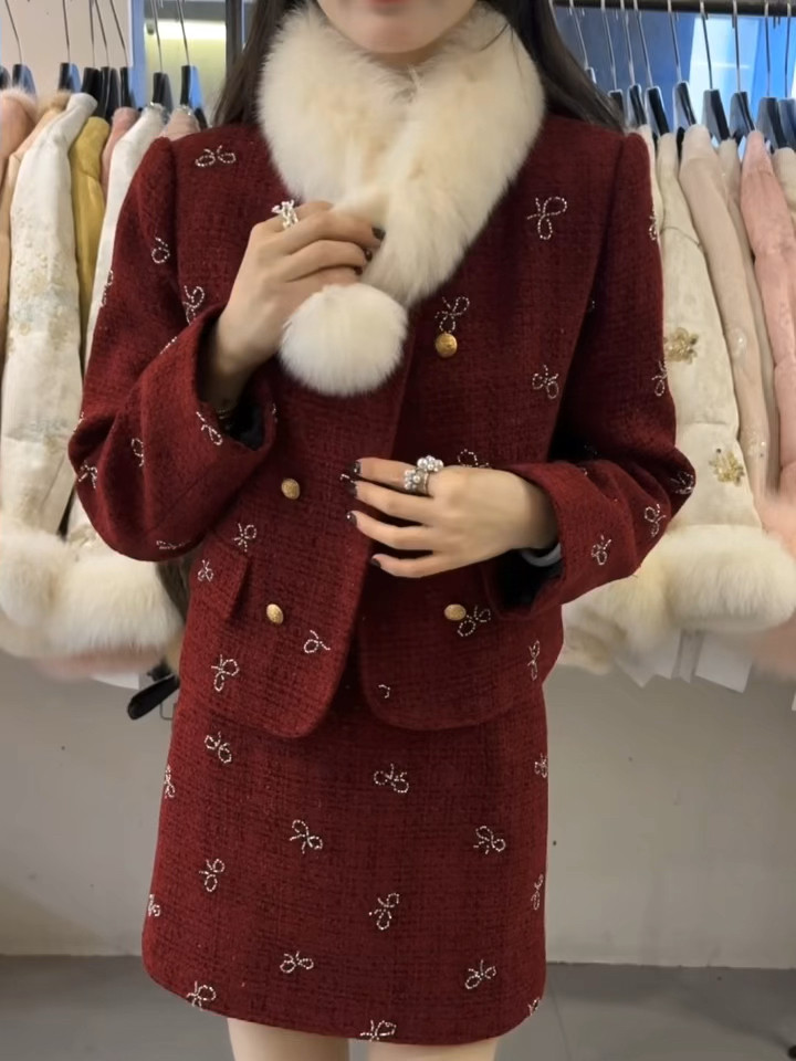 【现货】25冬季狐狸毛领红色印蝴蝶结毛呢羽绒外套短裙两件套装女,女装/女士精品,时尚套装,淘宝优惠券,粉丝福利购,淘宝优惠卷
