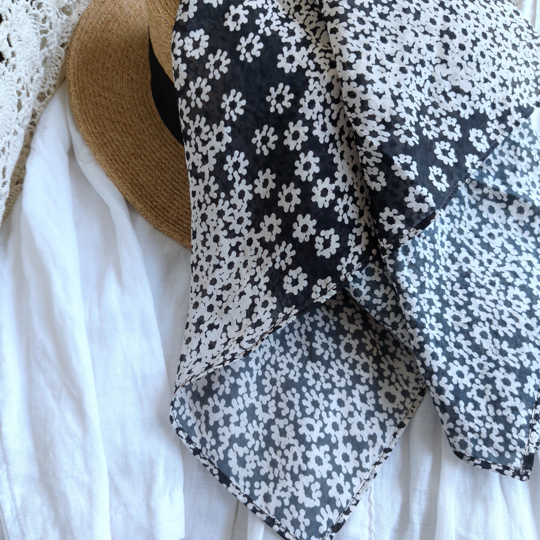 飘逸轻柔蚕丝棉小方巾领巾发带包头腰饰黑底米白碎花亲肤自制新品