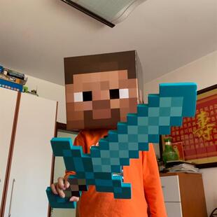 。玩具周边泡沫剑钻石剑镐头冲锋枪斧头史蒂夫纸箱头套