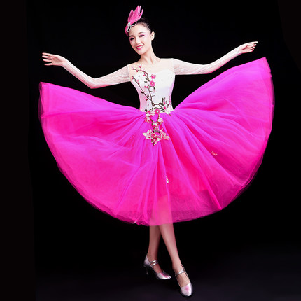 现代舞蹈服装2026新款广场舞连衣裙纱裙中长款大合唱演出服女成人
