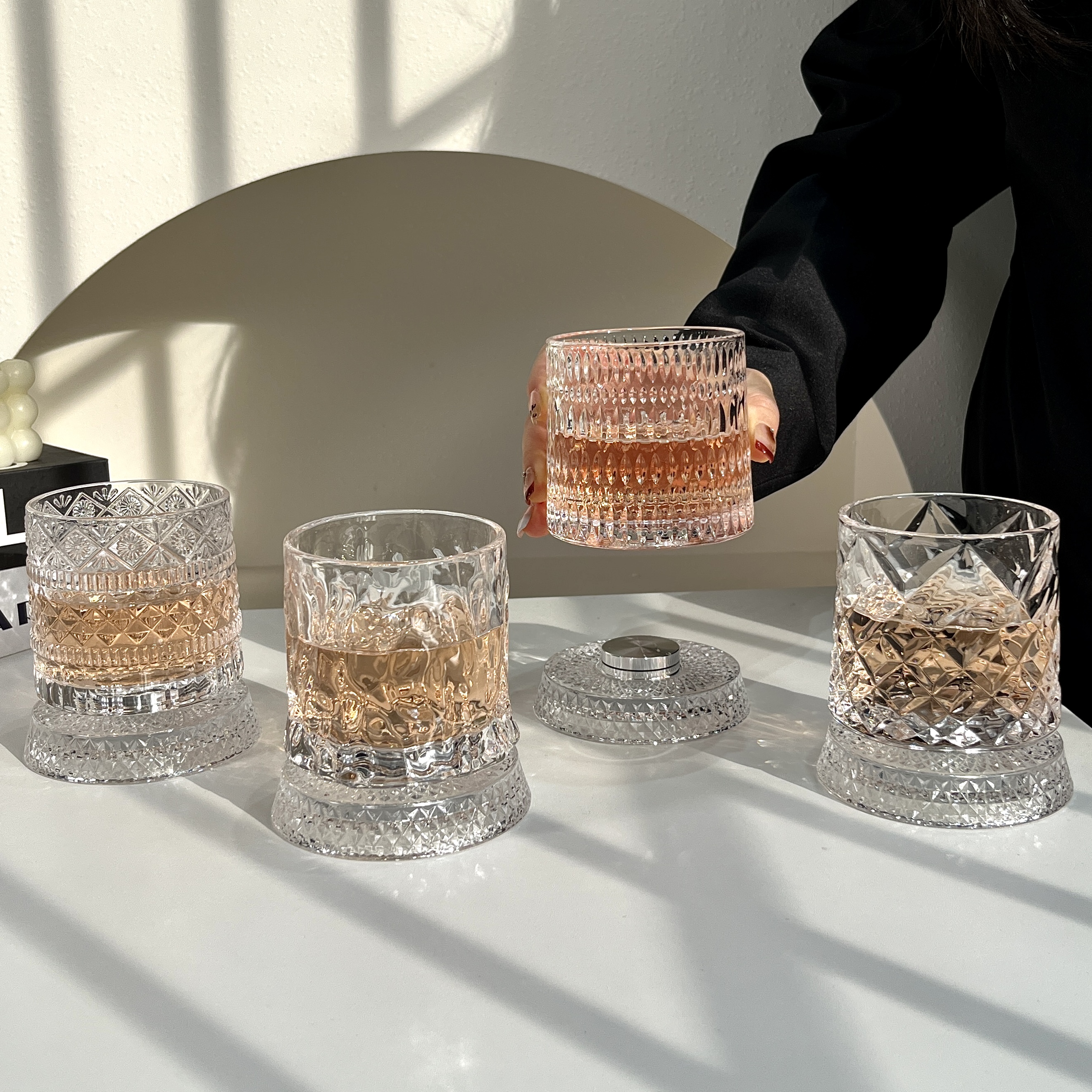 网红创意可旋转洋酒杯转转杯