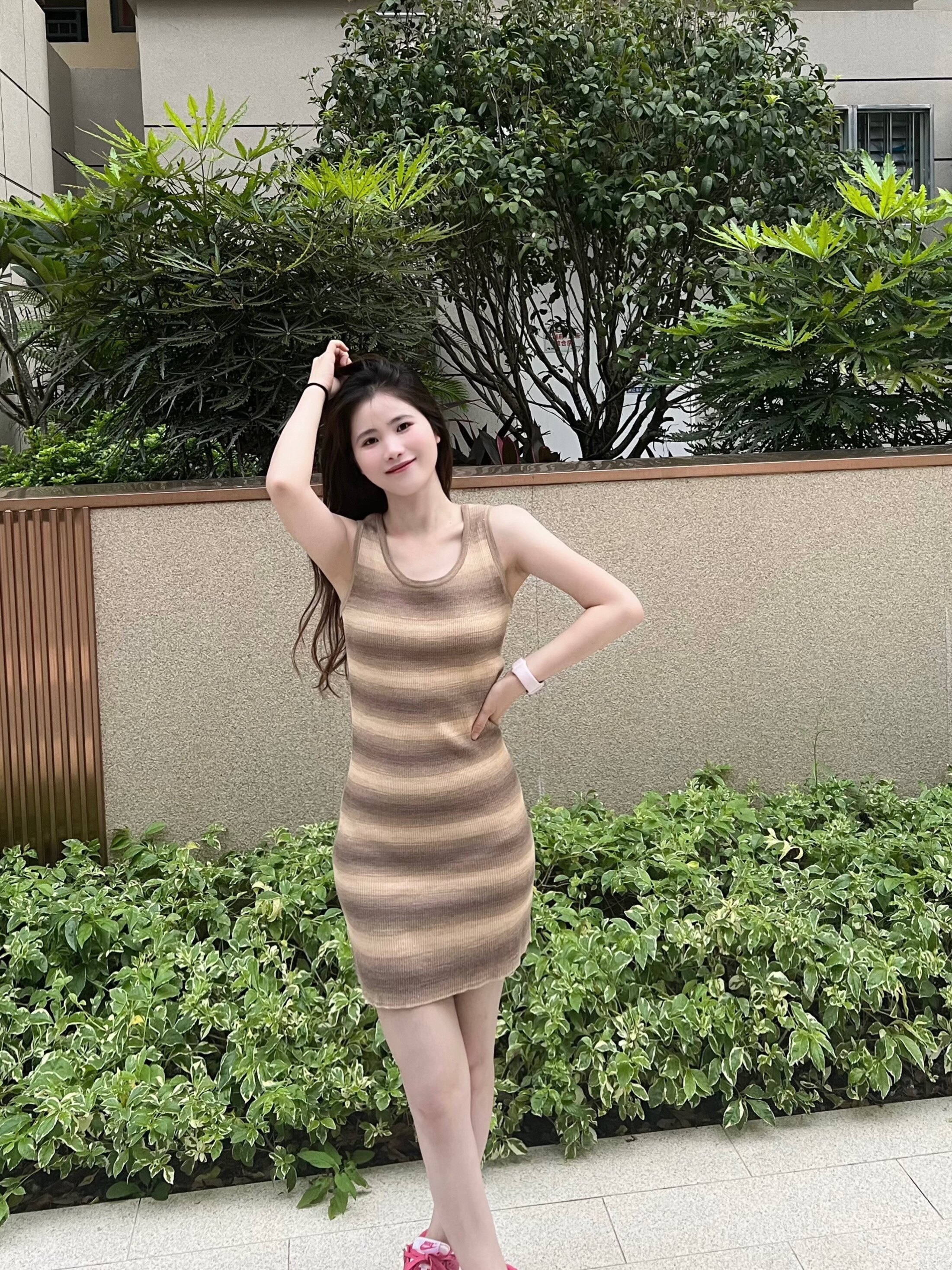 显瘦新款段染辣妹条纹背心裙修身显白包臀无袖打底针织裙