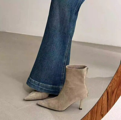 大码女靴41到43宽胖脚尖头高跟鞋女秋冬新款加绒短靴胖mm粗腿靴子