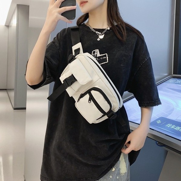 新款潮日系INS风休闲斜挎包女