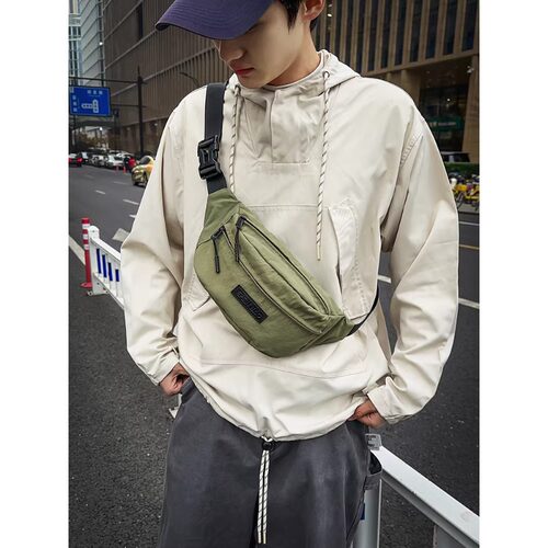 斜挎包男通勤胸包潮简约工装风女