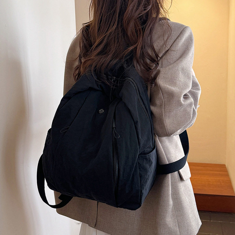 新款超轻防水百搭休闲双肩包女大