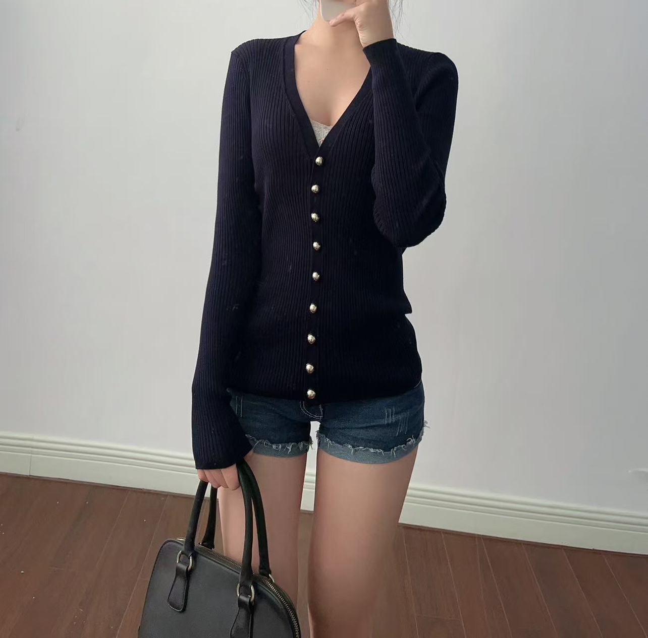 法单S家2025春装新款简约修身单排扣V领长袖针织衫上衣女