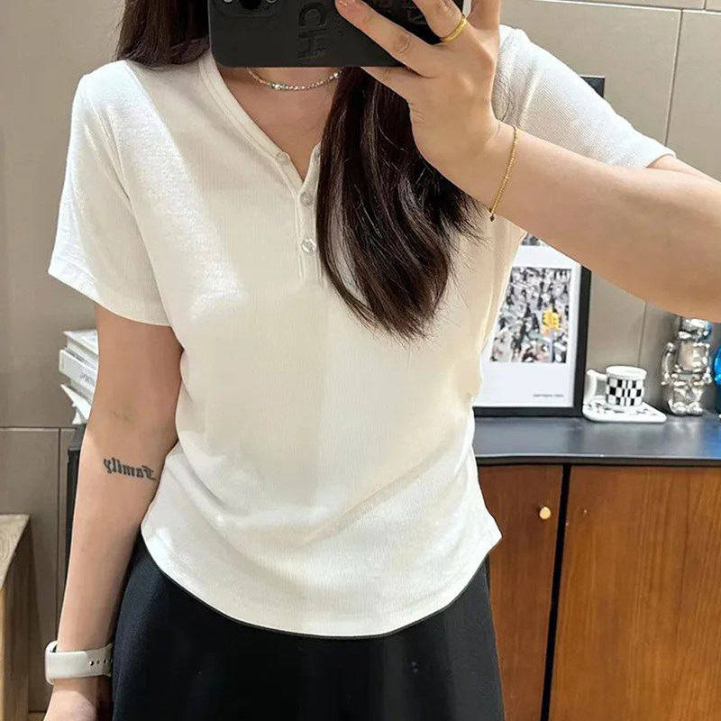 洋气纽扣V领漂亮小衫女夏季正肩短款白色短袖T恤纯欲甜辣褶皱上衣