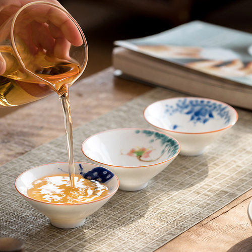 釉下彩白瓷简约手绘茶杯