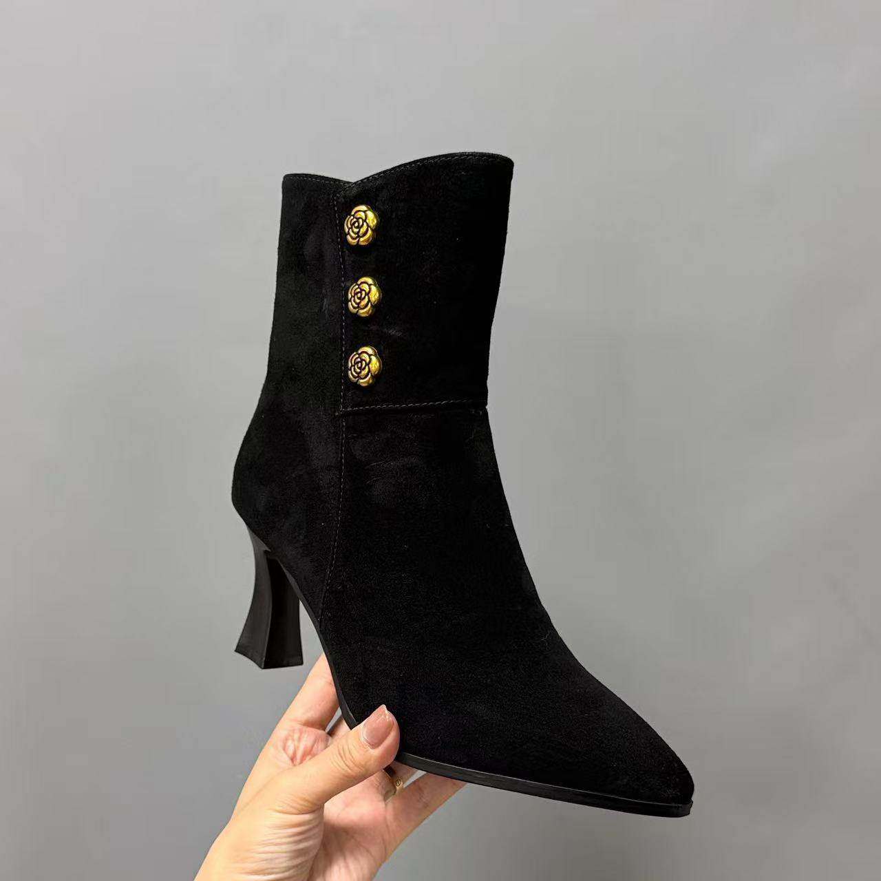 欧美风黑色尖头中跟短靴女冬季山茶花排扣磨砂绒面加绒百搭时装靴,女鞋,时装靴,淘宝优惠券,粉丝福利购,淘宝优惠卷