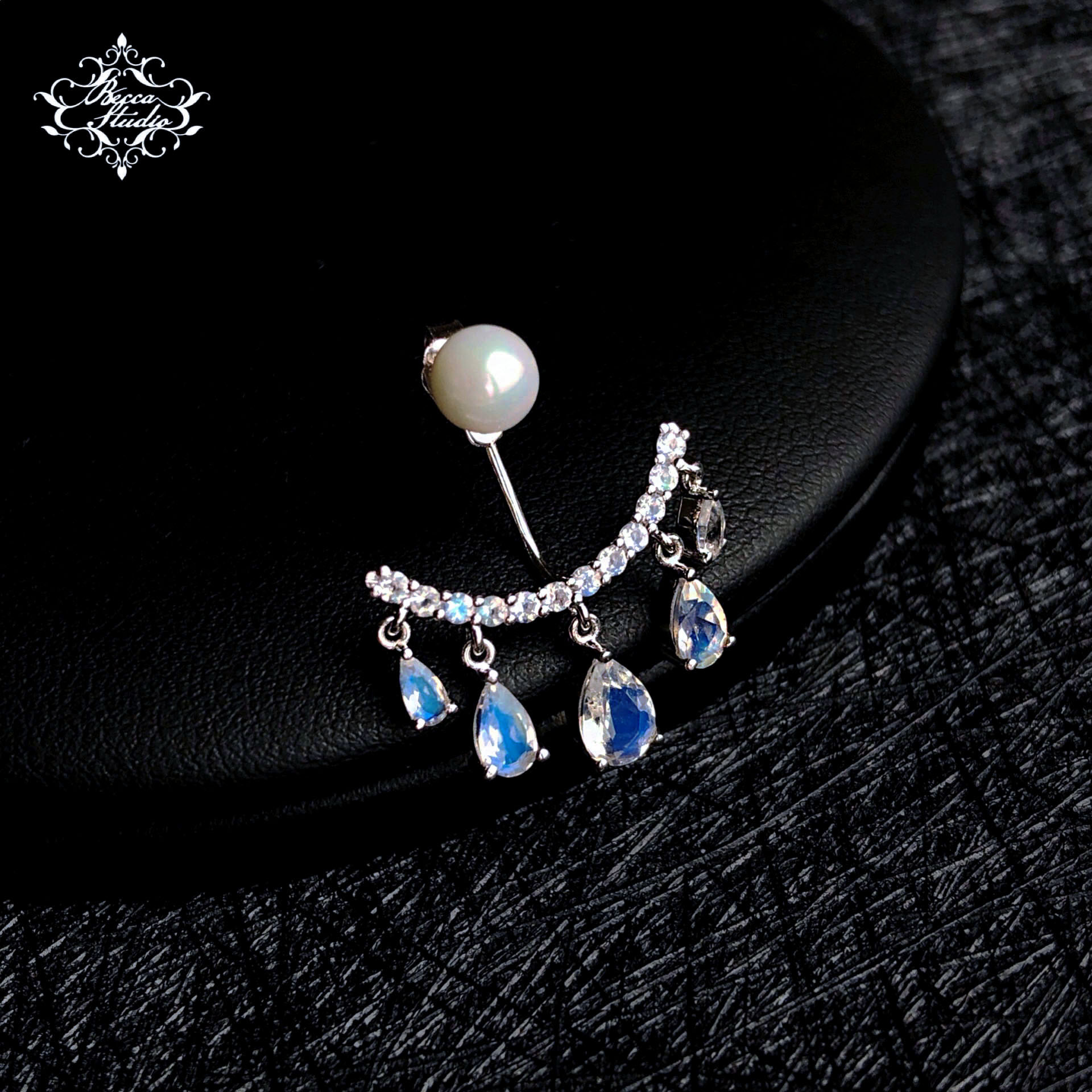 ÌìÈ»À¶Ô¹âʯˮµÎÐÎÇáÉÝchic·ç18k°×½ð¾«¹¤ÏâǶ¿É²ðж¶ú×¹¶úÍÐ