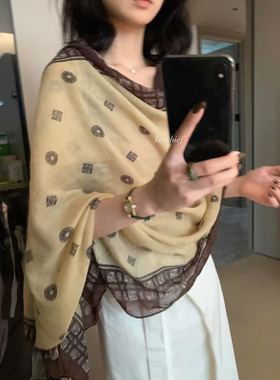 Metwo法式复古披肩女2025秋季薄丝绵防晒大方巾印花休闲铜钱丝巾