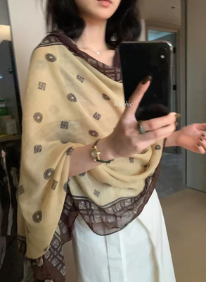 Metwo法式复古披肩女2025秋季薄丝绵防晒大方巾印花休闲铜钱丝巾