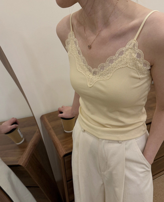 原版正品品质保证蕾丝拼接V领吊带女纯欲性感带胸垫修身上衣背心