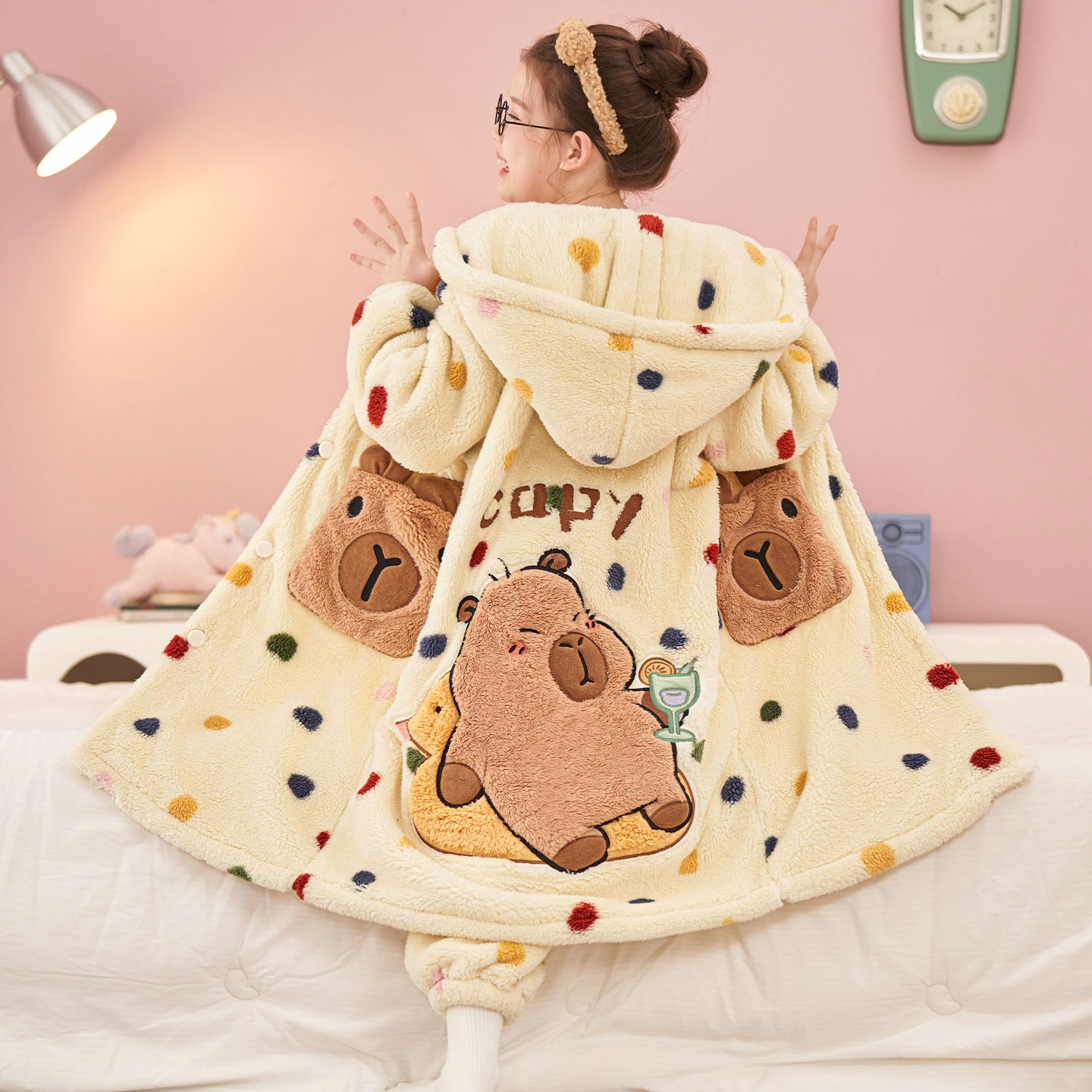 女童冬季加绒卡皮巴拉珊瑚绒睡袍