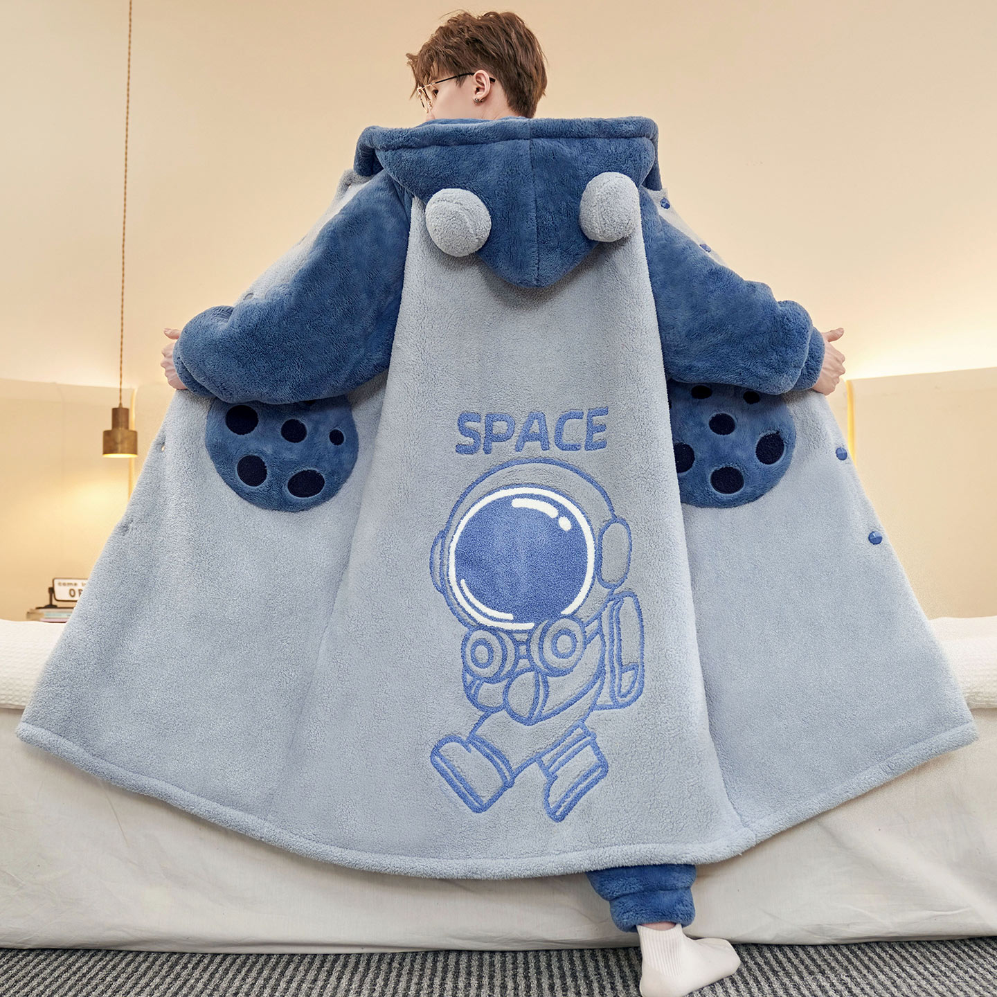 宇航员秋冬季加厚珊瑚绒男款睡袍