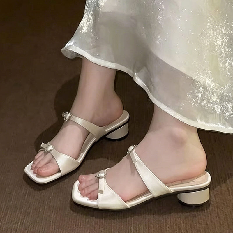 仙女风凉鞋女款2026新款夏天配裙子粗跟气质时尚爆款百搭拖鞋外穿