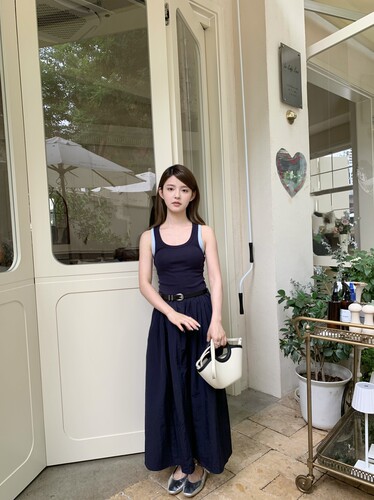 配腰带气质收腰小众长裙女