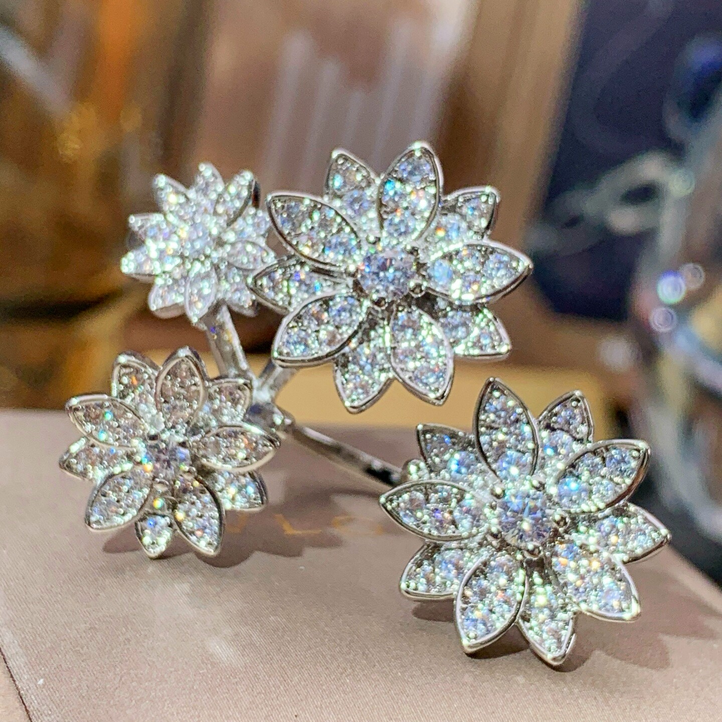 欧美款微镶性感满钻繁花立体造型气质食指戒优雅花瓣精致开口戒指图片