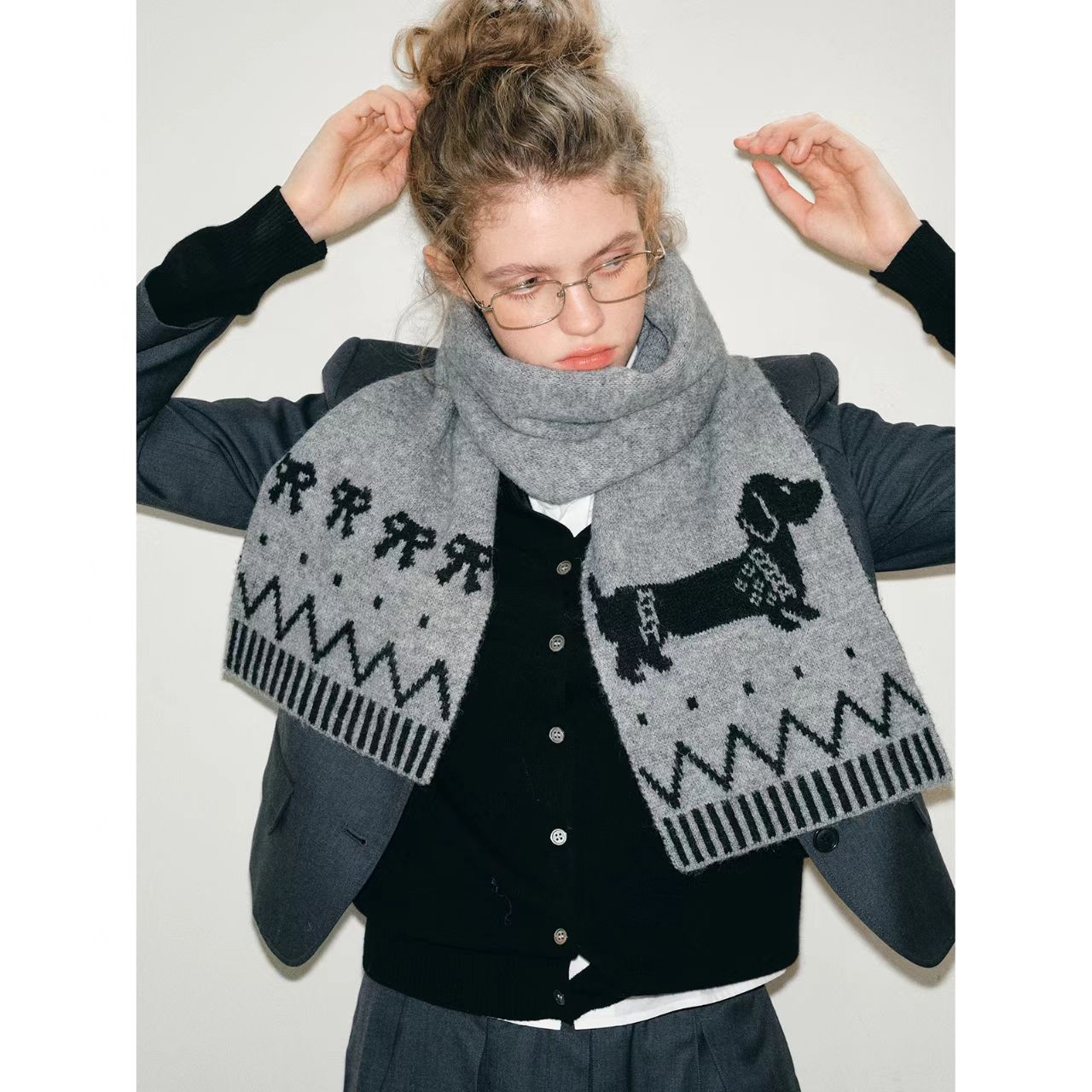 围巾女秋冬季正流行时髦腊肠狗