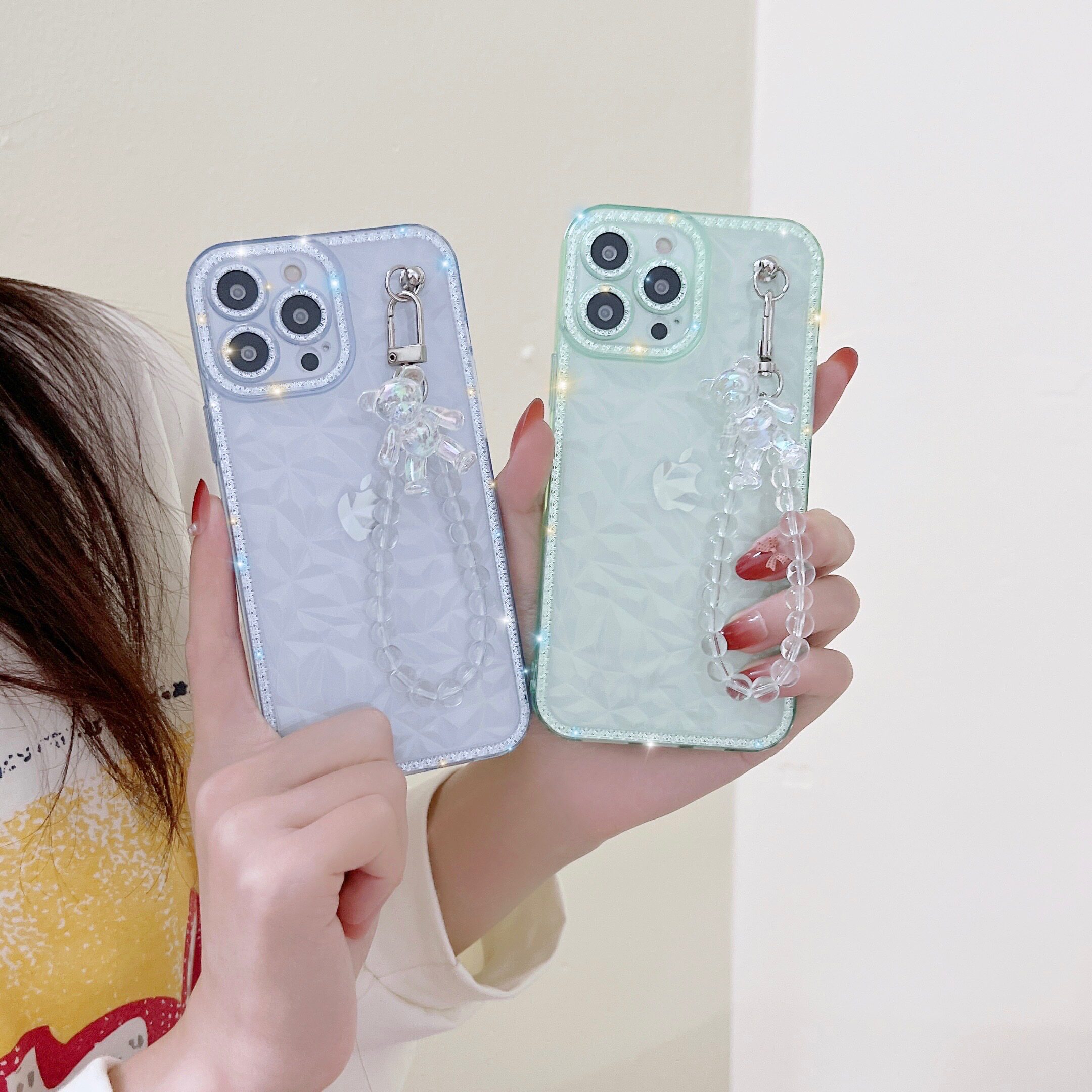 钻石纹水晶小熊iPhone17手机壳
