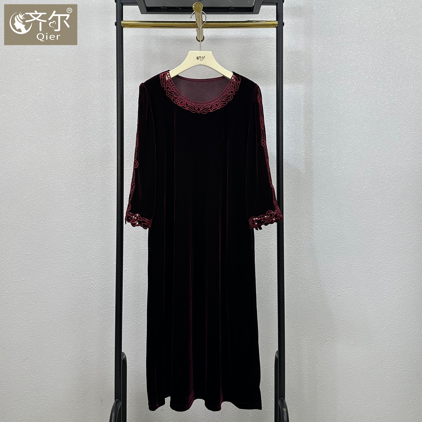 酒红刺绣连衣裙高端大牌大码女装秋季新款真丝绒宴会气质礼服裙子