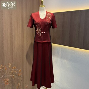 结婚妈妈酒红色礼服年轻洋气2026新款高端短袖喜婆婆婚宴装两件套