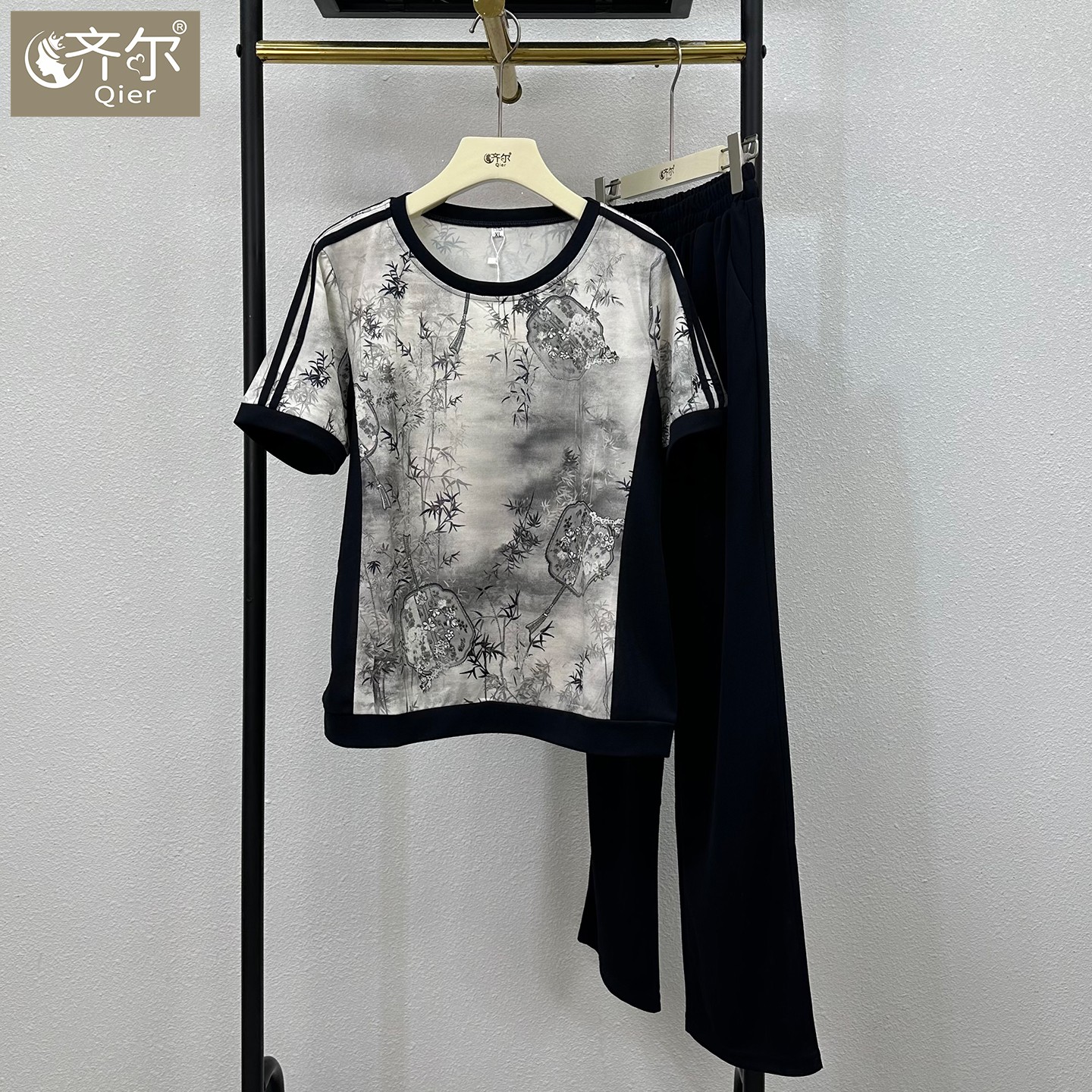 50多岁妈妈夏运动套装大码时尚中年女短袖T恤大码弹力阔太太套装
