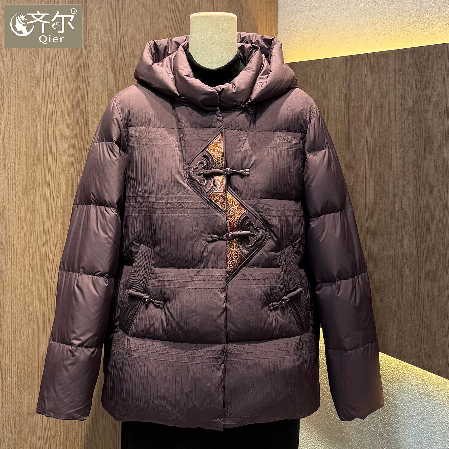 白鸭绒妈妈羽绒服女2026新款冬季国风中老年女装加厚防寒外套大码