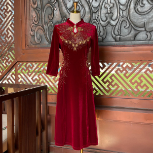 中年妈妈金丝绒连衣裙秋季新款大牌优雅气质喜婆婆婚宴礼服高端女