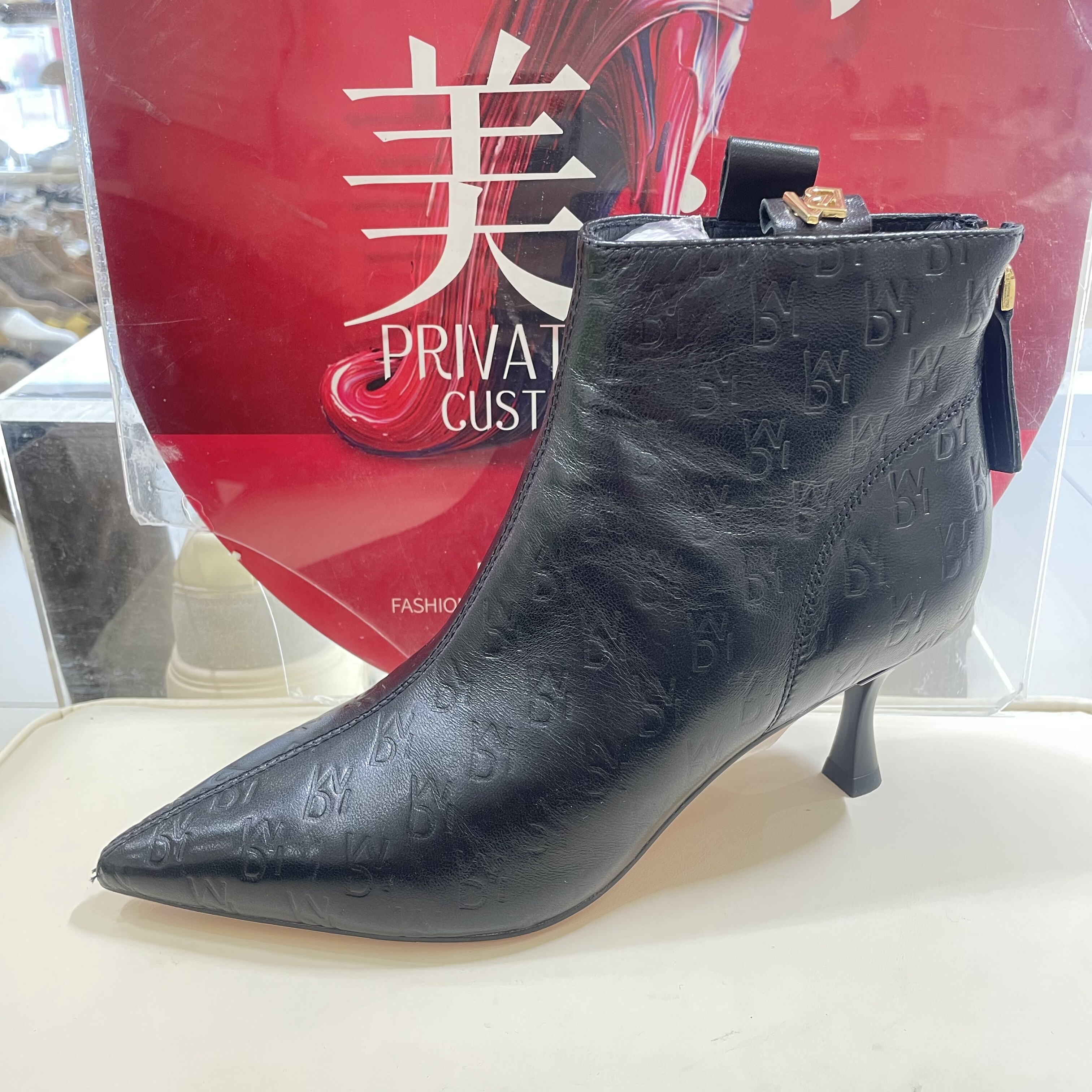 品牌牛皮真皮女鞋2025秋季新款真皮细跟尖头时装靴软皮高跟短靴女