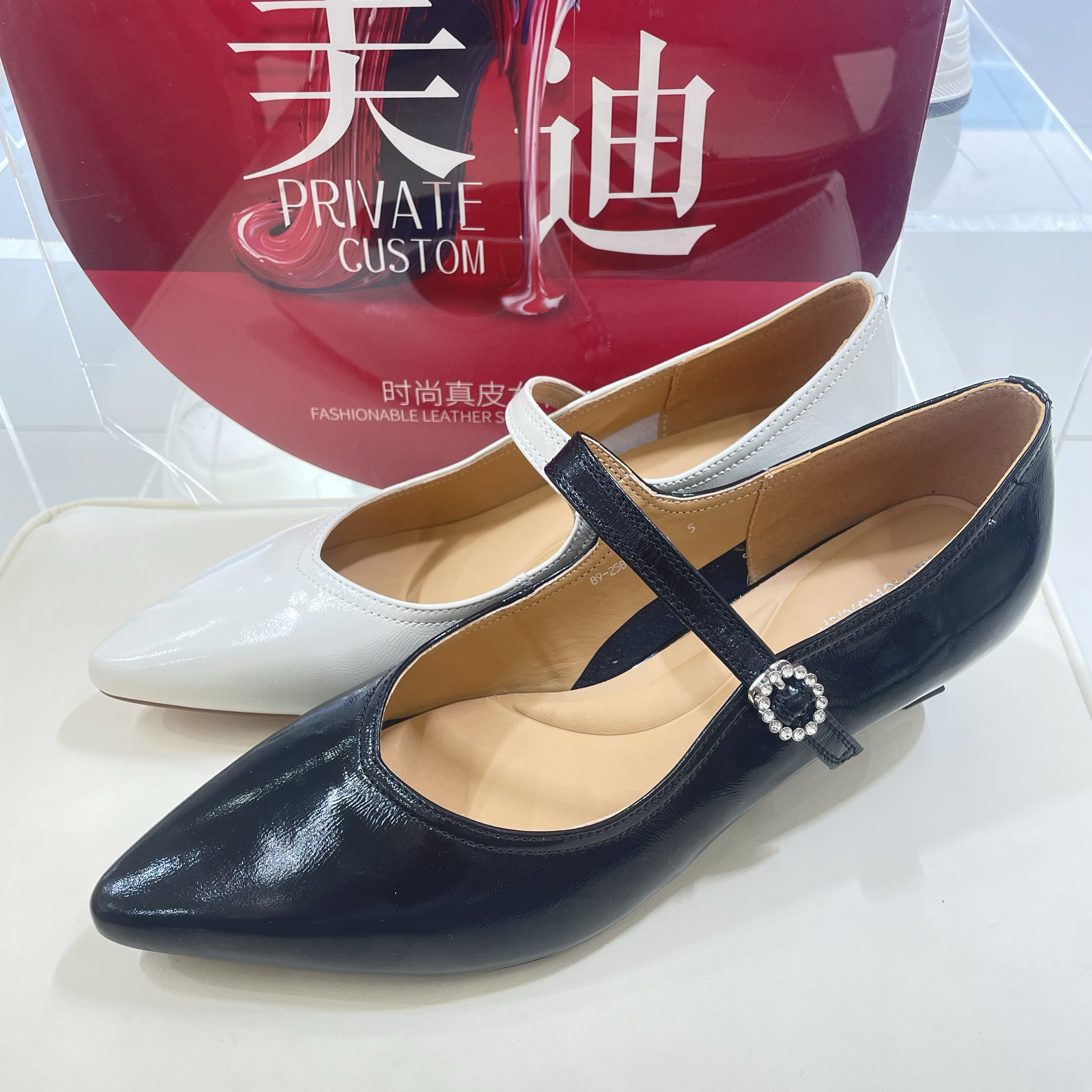 足足红2025新款牛皮真皮高跟鞋低跟单鞋休闲鞋加大码女鞋特大号42