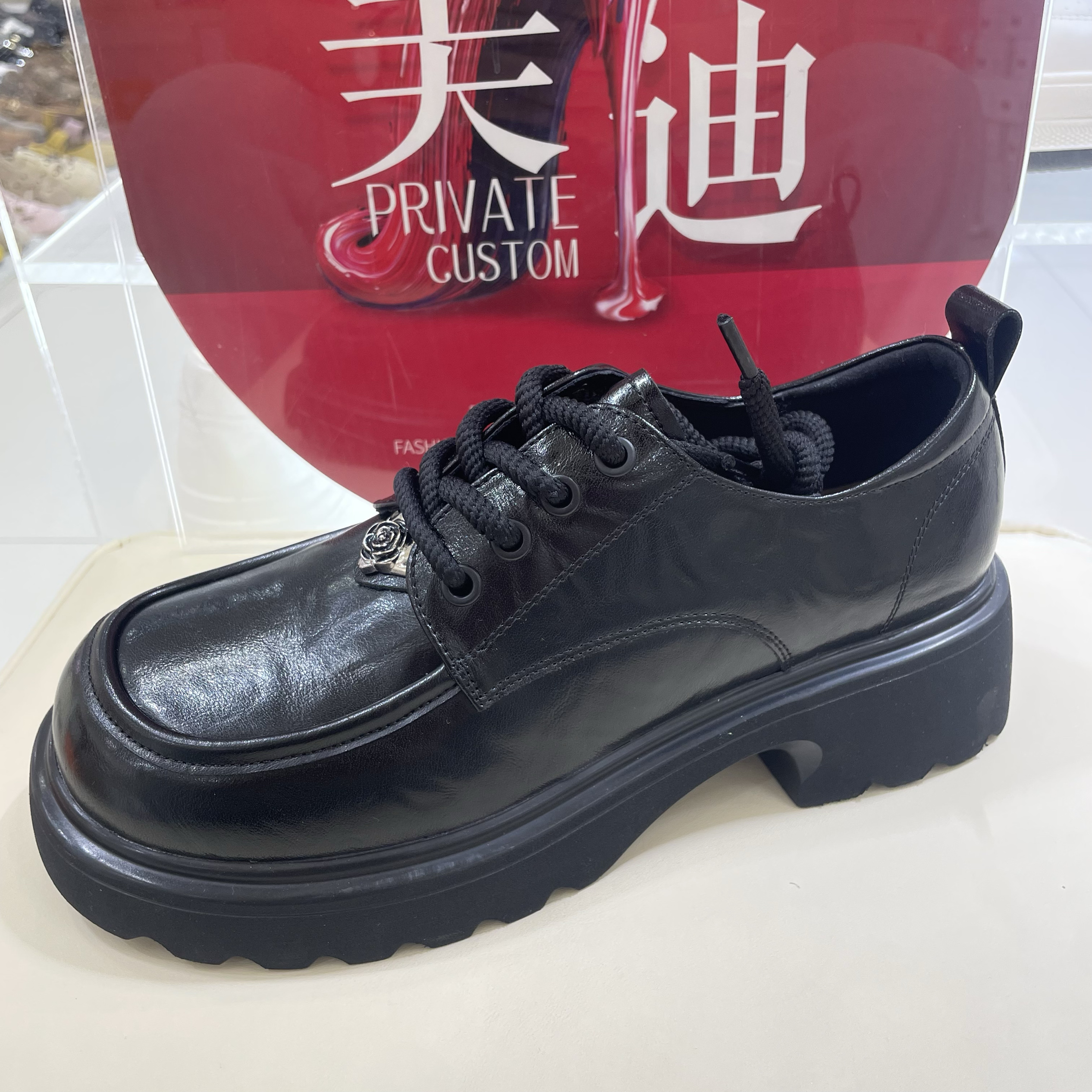 足足红2025新款真皮厚底高跟乐福鞋休闲鞋加大码女鞋特大号414243
