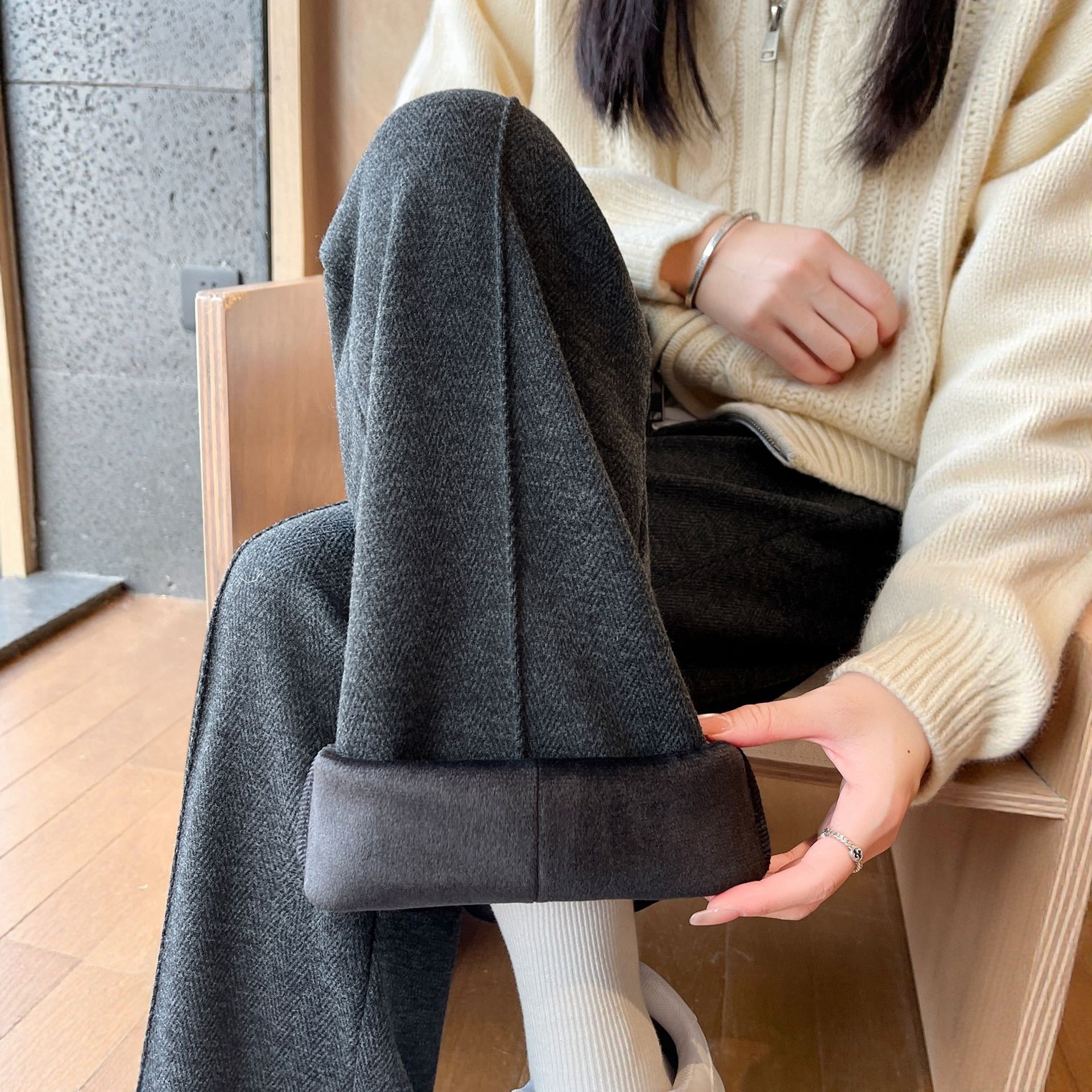 黑色加绒阔腿裤女秋冬季羊毛加厚棉裤小个子窄版直筒人字纹毛呢裤