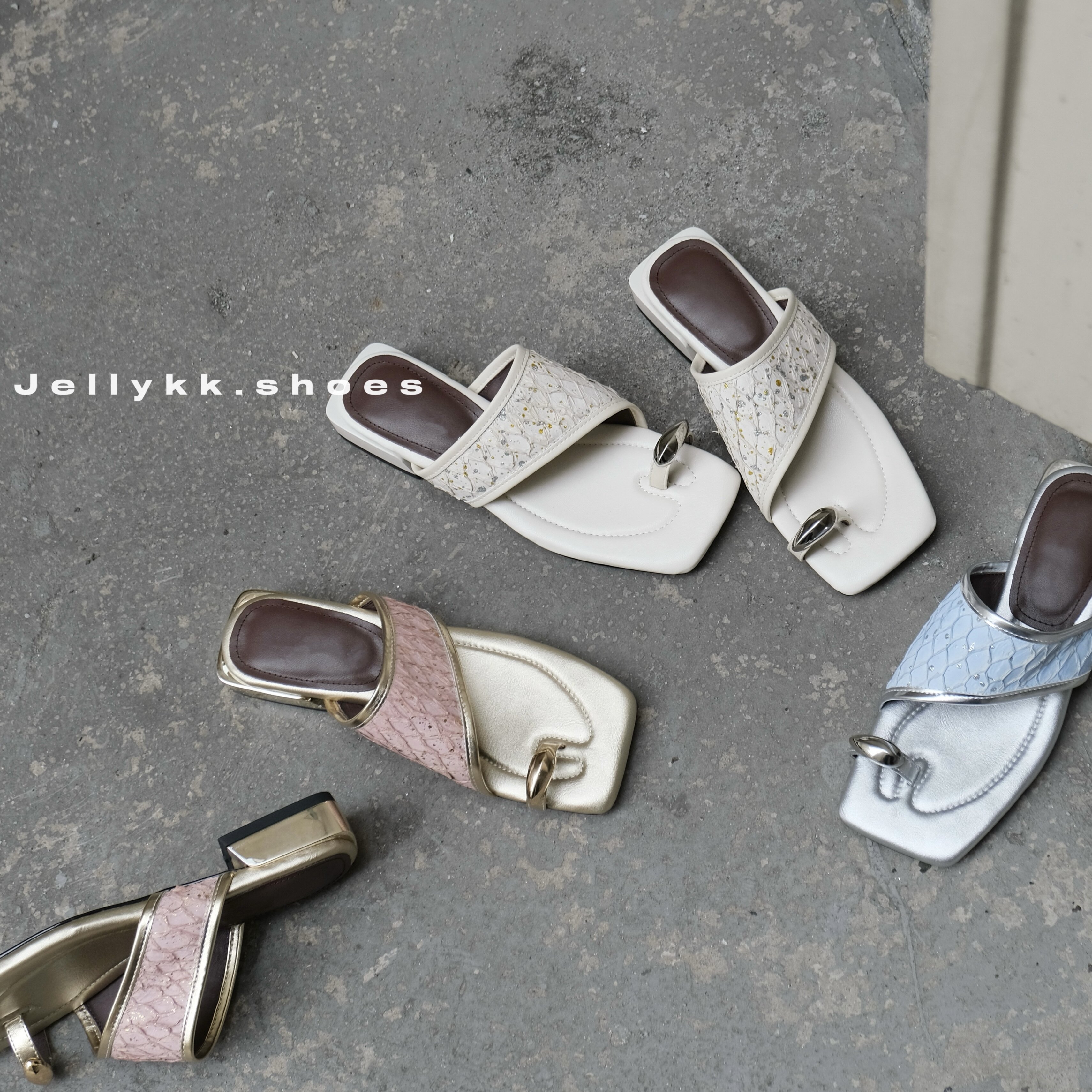 【Jellykk】3.5cm法式方头夹趾设计师款休闲夏季粗跟软底时装凉鞋