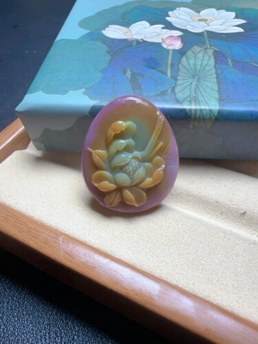 天然老矿盐源玛瑙牡丹花彩虹色圈吊坠精工雕刻