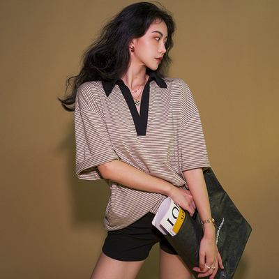 微宽松V领短袖法式条纹T恤